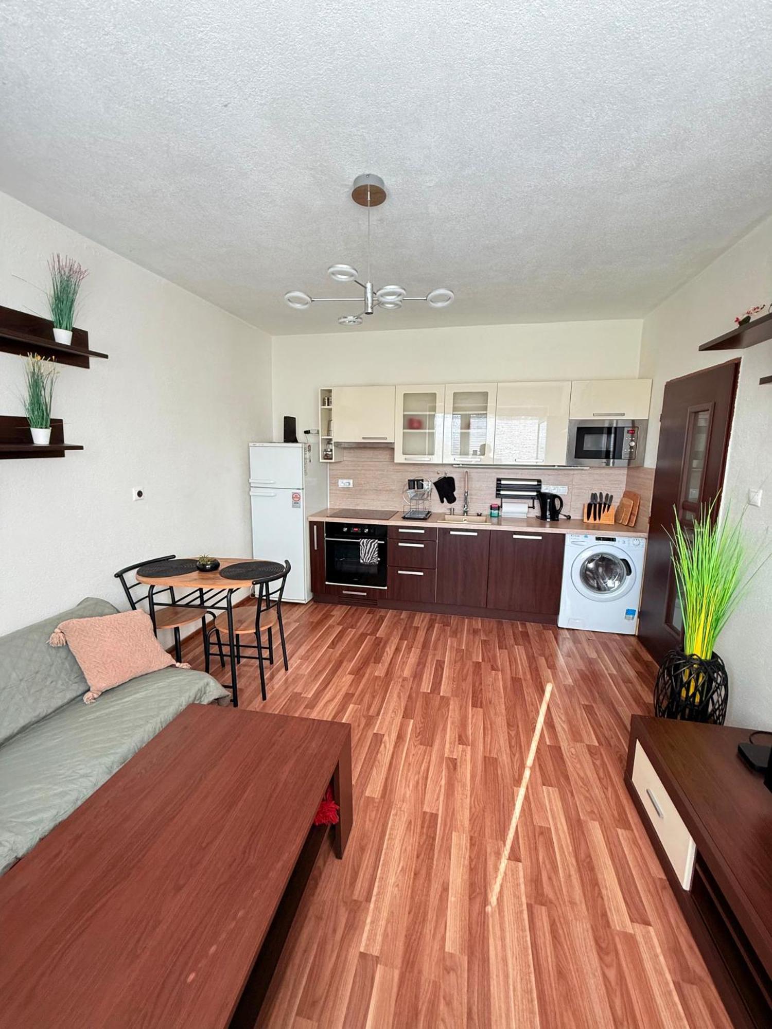 2 Izbovy - Blizko Centra Martin Apartment Exterior photo